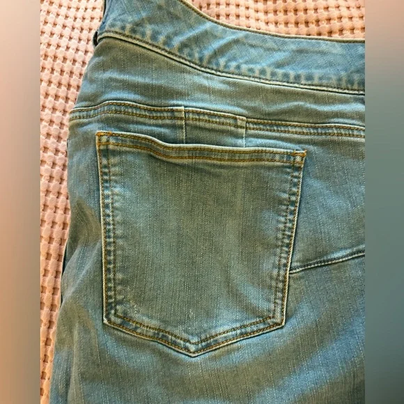 Women's Light Blue Jeans - Picture 4 of 5